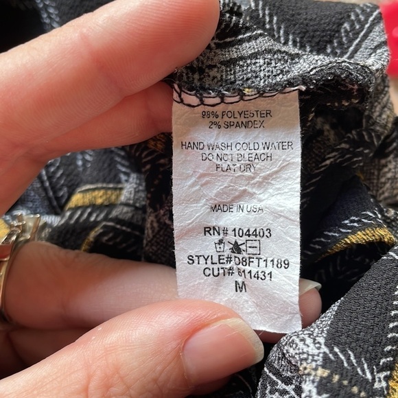 Blu Pepper Black Plaid Button Down Shirt with Tie Waist Size Medium EUC Autumn - Picture 9 of 10